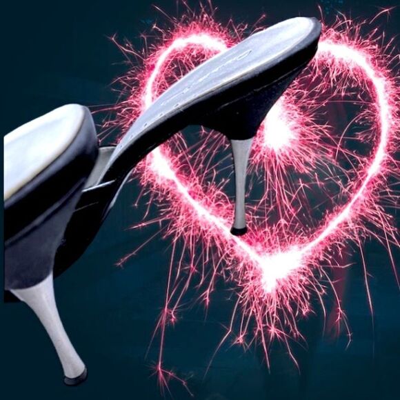 Charolette Russe  l 4” Stilettos l Rhinestone Accent l Size 9 l EUC - Picture 2 of 9